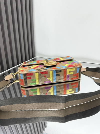 フェンディバッグ細部ディテール